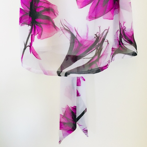 🤑FREE w/ purchase! Floral Button Down Blouse - Picture 12 of 16